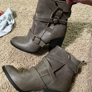 Heel boots